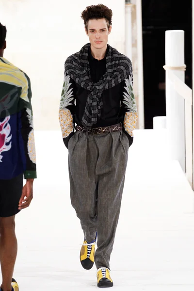 Look 9